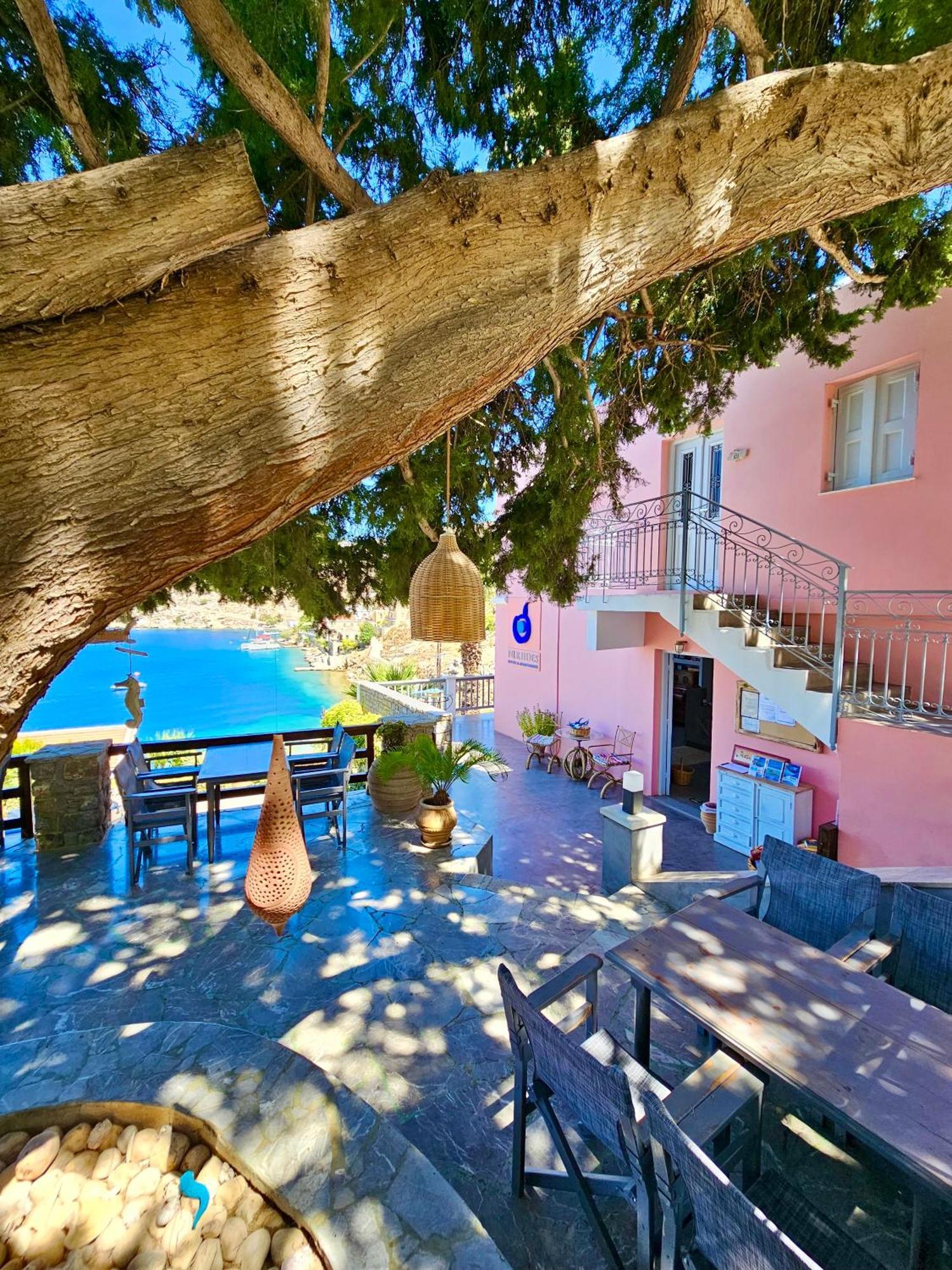Niriides Hotel Apartments Simi Exterior foto